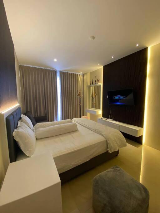 Nagoya Thamrin Apartment High Floor With View Exterior foto