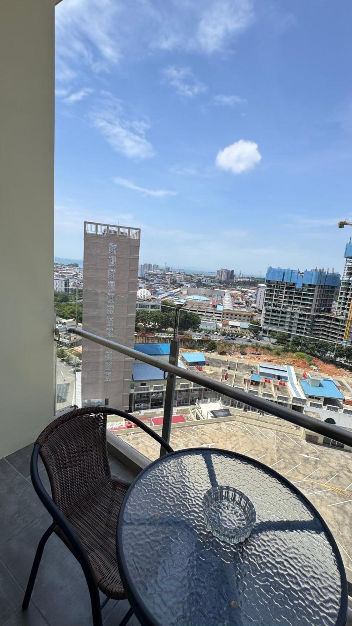Nagoya Thamrin Apartment High Floor With View Exterior foto